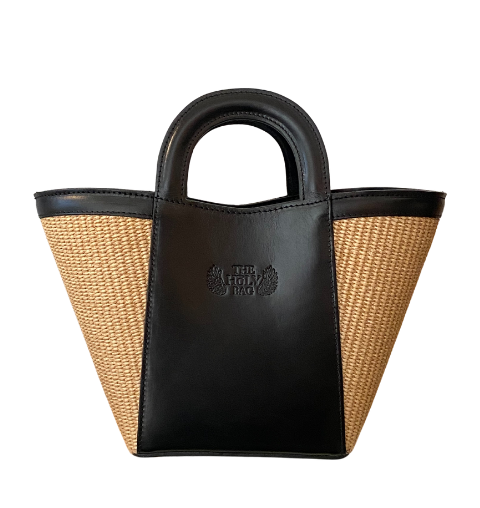 TheHolyBag Γυναικεία τσάντα από ψάθα σε φυσικό χρώμα και μαύρο δέρμα, με αποσπώμενο λουράκι ώμου. Με εσωτερική τσέπη.