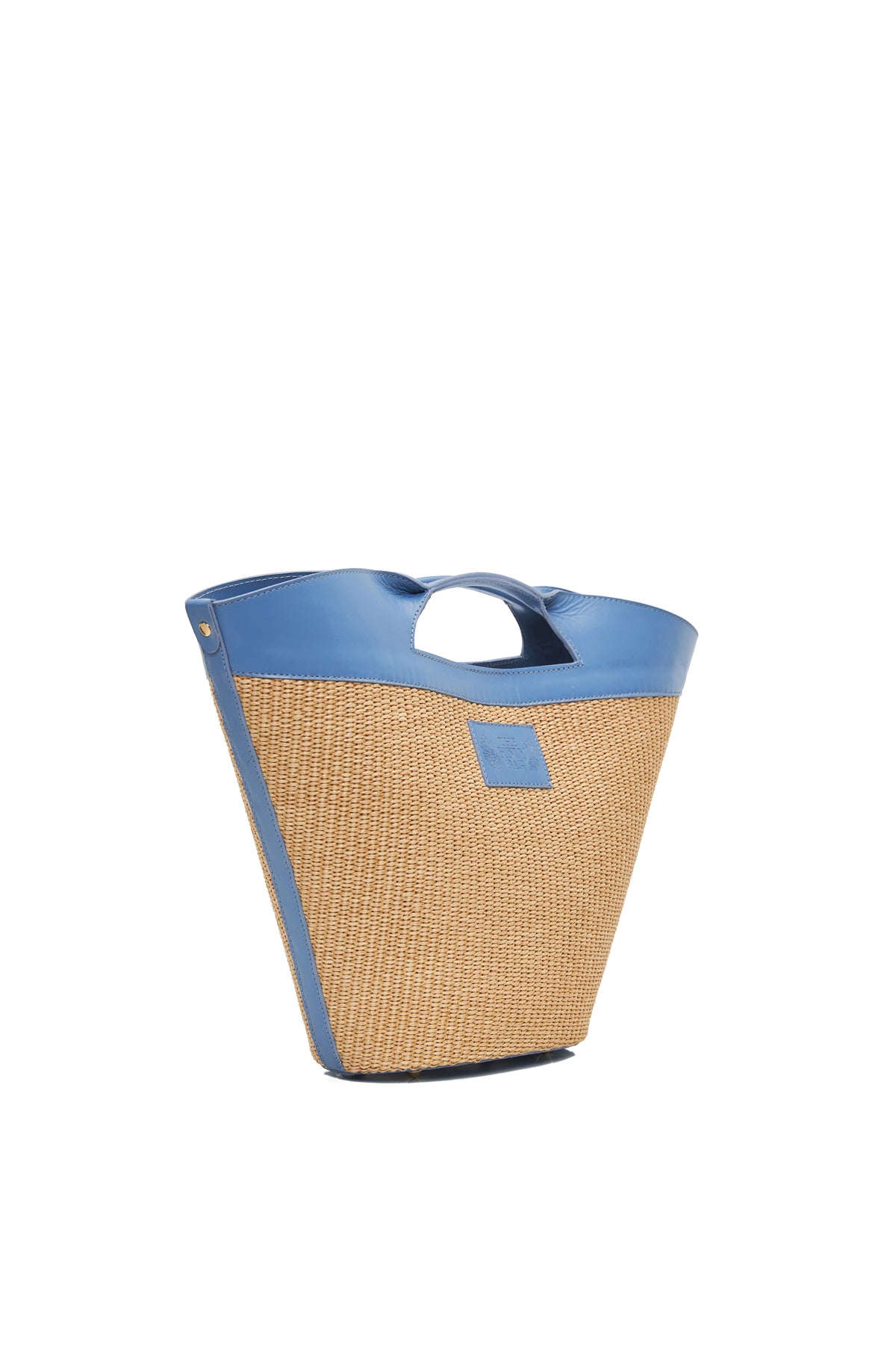 theholybag Ostria shopper τσάντα από ψάθα αι δέρμα σε γαλάζιο χρώμα, με αποσπώμενο λουράκι ώμου και εσωτερικές τσέπες. Χειροποίητη στην Ελλάδα.