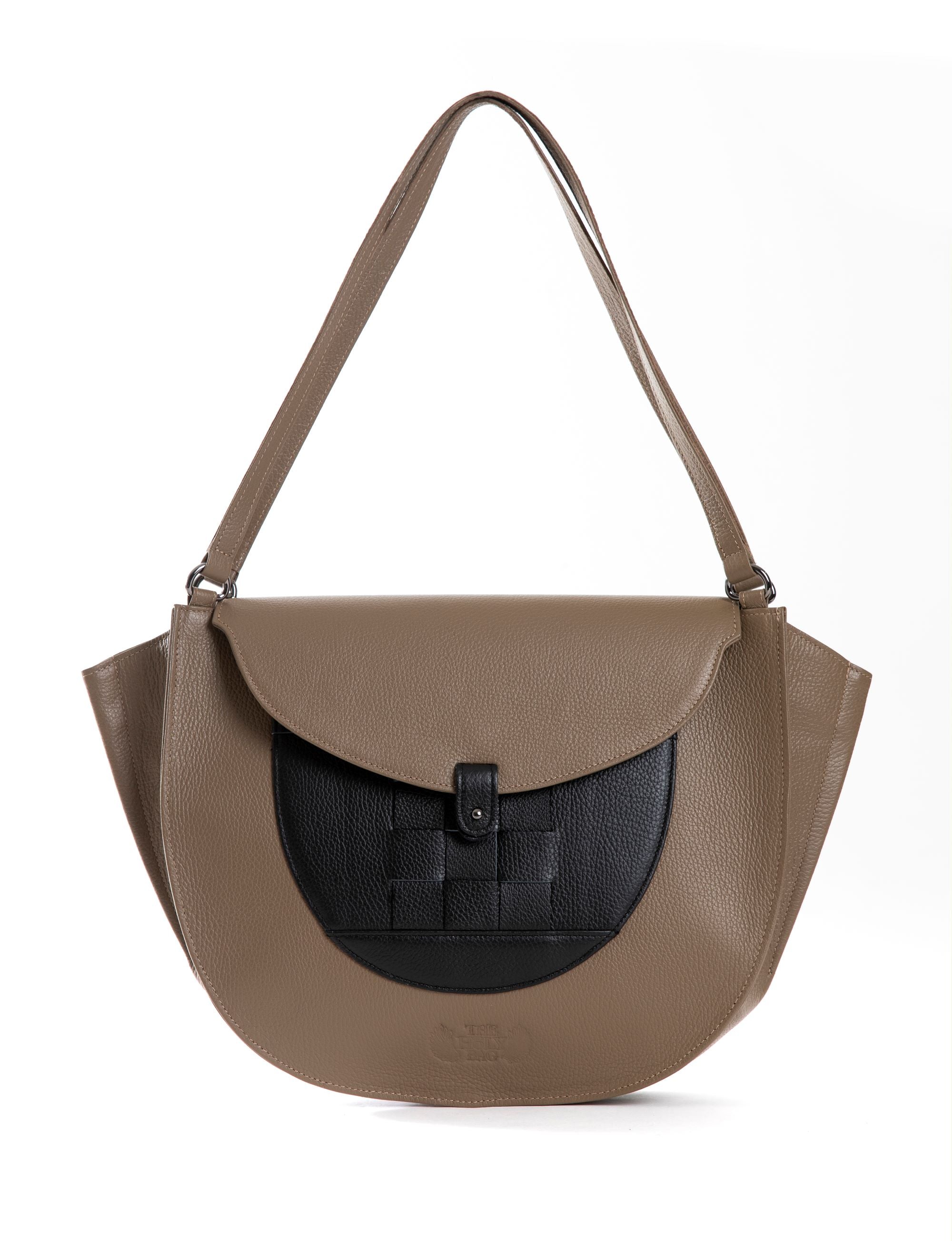TheHolyBag Γυναικεα τσάντα ώμου και χειρός, από δέρμα και πλεκτή χειροποίητη εξωτερική τσέπη. Κλείνει με μαγνήτη. Εσωτερική επένδυση από χοιρινό δέρμα, με equestrian style εσωτερική τσέπη.