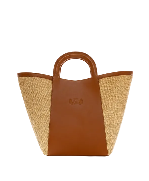 Γυναικεία shopper τσάντα από ψάθα σε φυσικό χρώμα με ταμπά βακέτα, εσωτερική τσέπη, λαβές χειρός και αποσπώμενο λουράκι ώμου.
TheHolyBag
Shopper bag in natural color straw, tobacco vachetta leather, inner pocket, top handles and a detachable shoulder strap. The Holy Bag