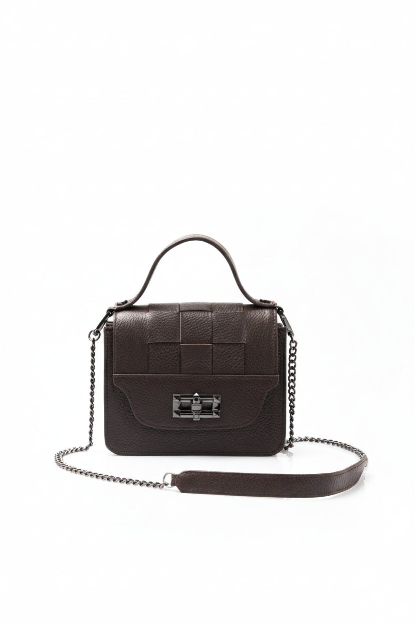 Mini brown leather crossbody bag, Clio. Handcrafted knitted flap, one top handle and a crossbody chain strap.
theholybag
Μίνι δερμάτινο τσαντάκι με καπάκι πλεκτό στο χέρι, με λαβή χειρός, μεταλλικο κλείσιμο και αλυσίδα ώμου. Εσωτερική επένδυση από χοιρινο δέρμα, The Holy Bag