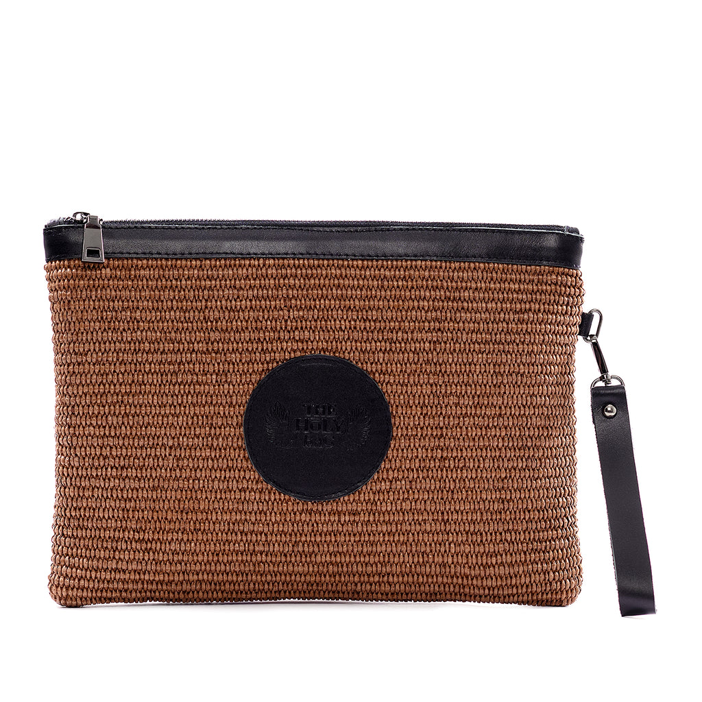 TheHolyBag Τσαντάκι από καφέ ψάθα και δερμάτινες μαύρες λεπτομέρειες, με αποσπώμενο λουράκι για το χέρι. Σε 5 χρώματα.