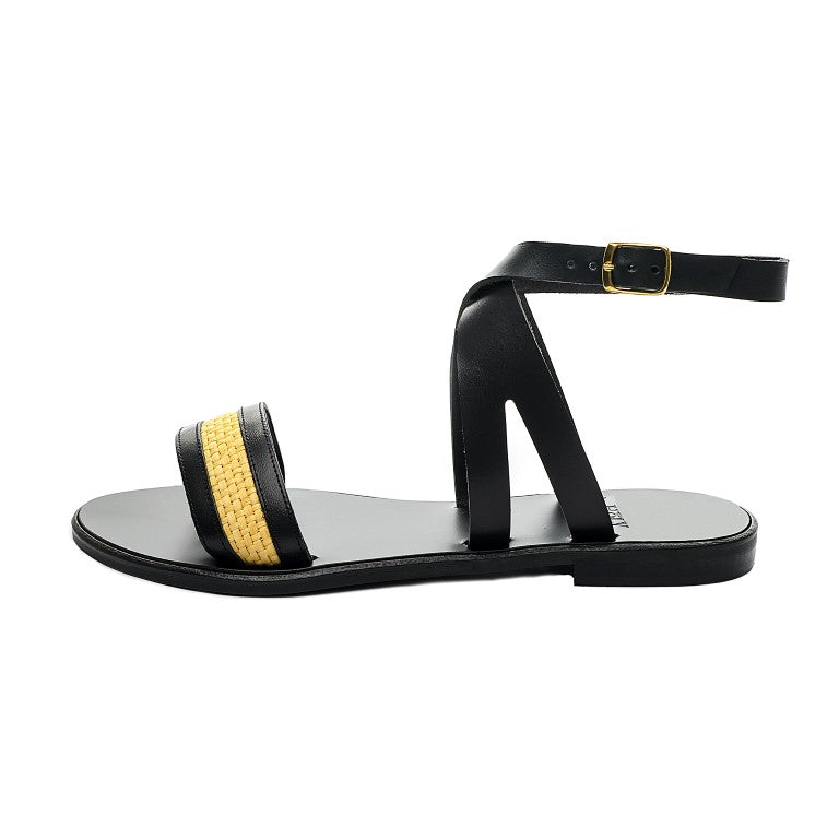 TheHolySandals Σανδάλια από ψάθα και μαύρο δέρμα, με φάσα μπροστά και χιαστί λουράκια με σχέδιο, που δένουν στον αστράγαλο.