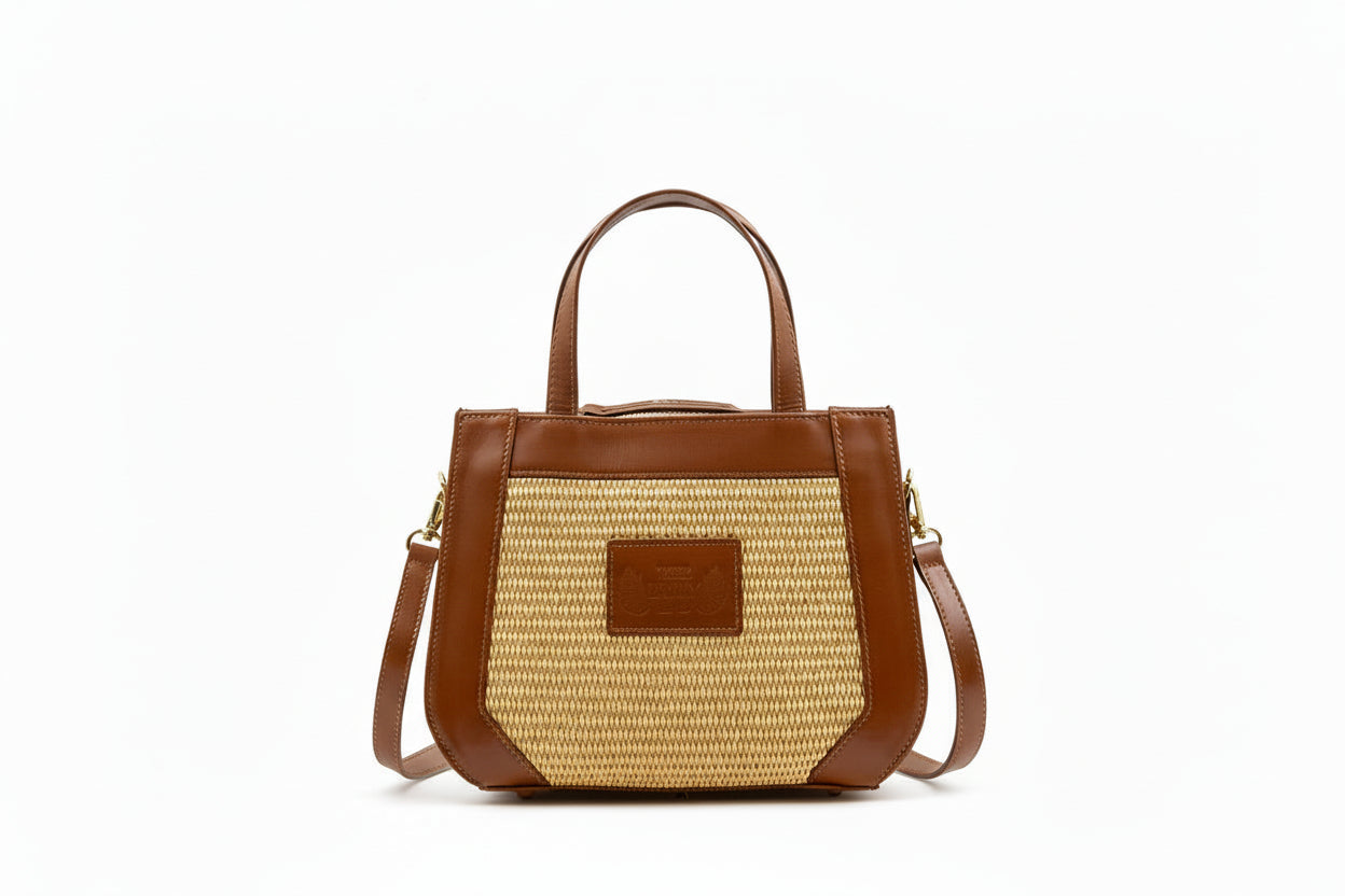 Small tote bag in straw and leather with an adjustable leather shoulder strap. Μικρή tote τσάντα από ψάθα και δέρμα με αποσπώμενο λουράκι ώμου. TheHolyBag