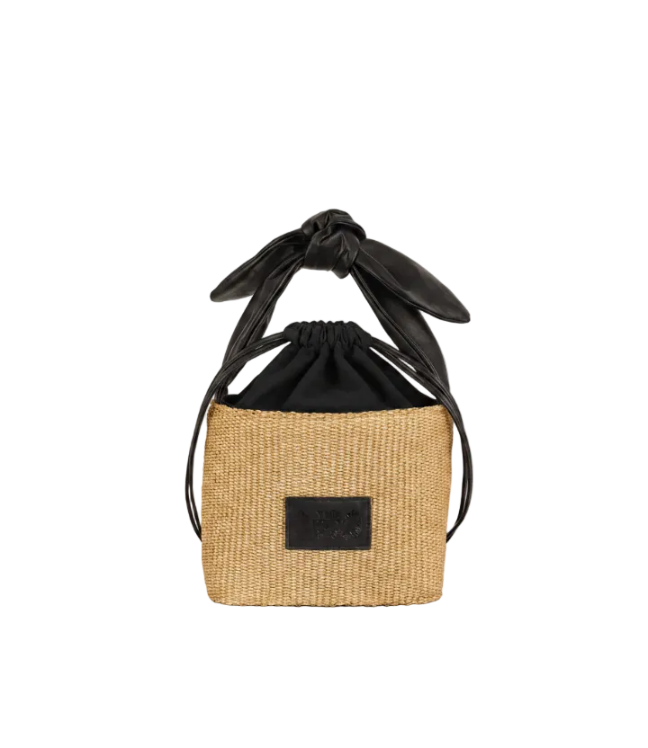 Straw basket bag with a cotton black drawstring pouch, black leather bow-handle and an adjustable and detachable shoulder strap. The Holy Bag theholybag
Τσάντα-καλάθι από ψάθα σε φυσικό χρώμα, βαμβακερό μαύρο πουγκί και λουράκι χειρός σε σχήμα φιόγκου, από μαύρο δέρμα. Διαθέτει λουράκι ώμου που αυξομειώνεται. theholybag