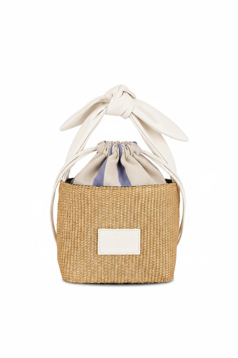 Straw basket bag with a cotton striped drawstring pouch, white leather bow-handle and an adjustable and detachable shoulder strap. The Holy Bag theholybag
Τσάντα-καλάθι από ψάθα σε φυσικό χρώμα, βαμβακερό ριγέ πουγκί και λουράκι χειρός σε σχήμα φιόγκου από λευκό δέρμα. Διαθέτει λουράκι ώμου που αυξομειώνεται. theholybag