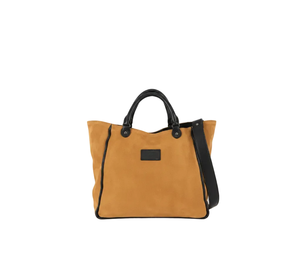 Suede leather tote bag with handles and a shoulder strap. Inner pocket and zipper closure - The Holy Bag
Γυναικεία tote τσάντα απο σουέντ δέρμα με εσωτερικές τσέπες -η μία με φερμουάρ- λαβές, λουράκι ώμου και κλείσιμο με φερμουάρ. The Holy Bag