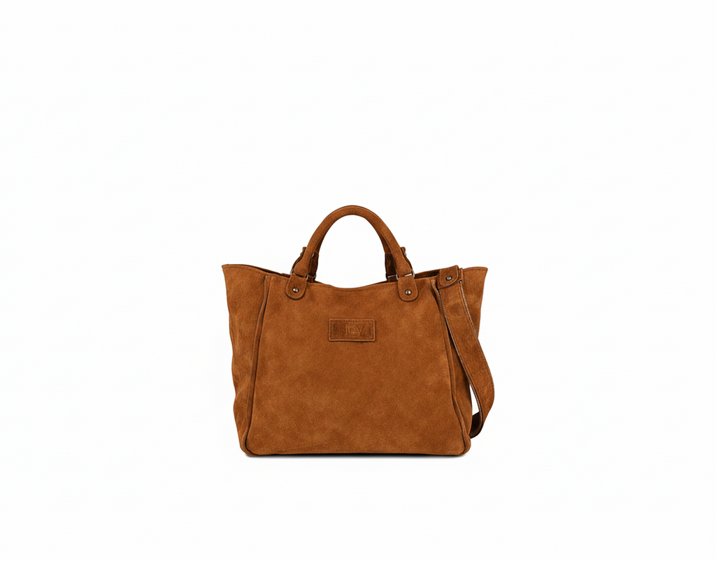 Suede tabac leather tote bag with handles and a shoulder strap. Zipper closure - The Holy Bag
Τσάντα tote απο σουέντ δέρμα με εσωτερικές τσέπες, λαβές, λουράκι ώμου και κλείσιμο με φερμουάρ.