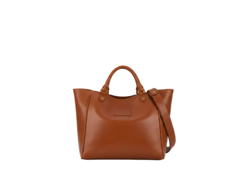 Camel leather tote bag, with handles and a detachable shoulder strap. Inner pocket and zipper closure - The Holy Bag
Γυναικεία tote τσάντα απο ταμπά δέρμα με δύο εσωτερικές τσέπες -η μία με φερμουάρ- λαβές, λουράκι ώμου και κλείσιμο με φερμουάρ. The Holy Bag