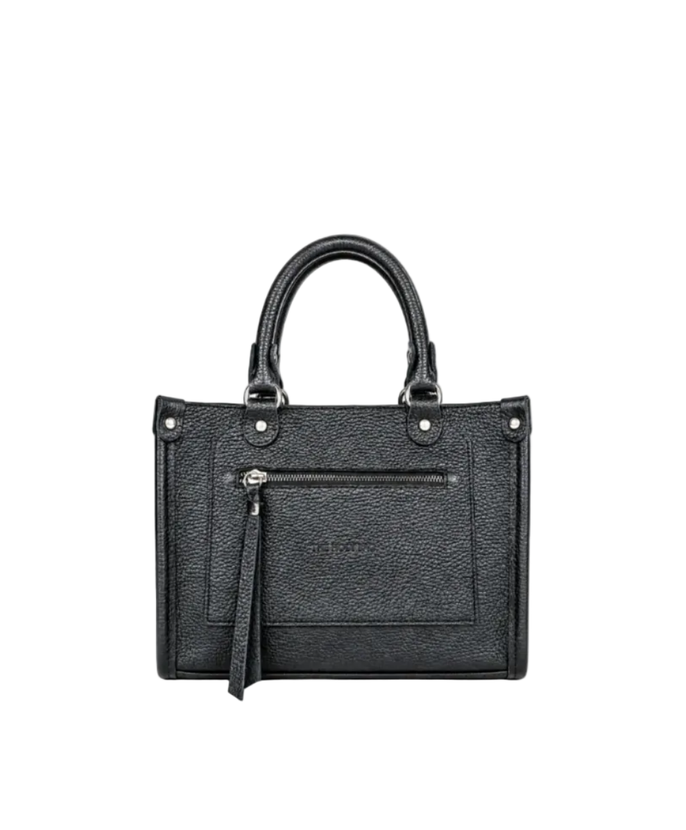 Small leather tote bag with zipper and magnetic closure, top handles and an adjustable and detachable shoulder strap. Inner and outer pocket. the holy bag
Μινι δερμάτινη τσάντα με εξωτερική και εσωτερική τσέπη. Κλείνει με φερμουάρ και μαγνήτη. Αποσπώμενο λουράκι ώμου που αυξομειώνεται.