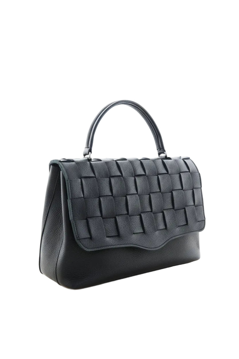 TERPSICHORE - The Holy Bag  handmade knitted leather tote bag coated with suede inner flap, handle and adjustable shoulder strap.
Χειροποίητη τσάντα από δέρμα με πλεκτό καπάκι, λαβή χειρός, λουράκι ώμου και εσωτερική τσέπη με φερμουάρ.
