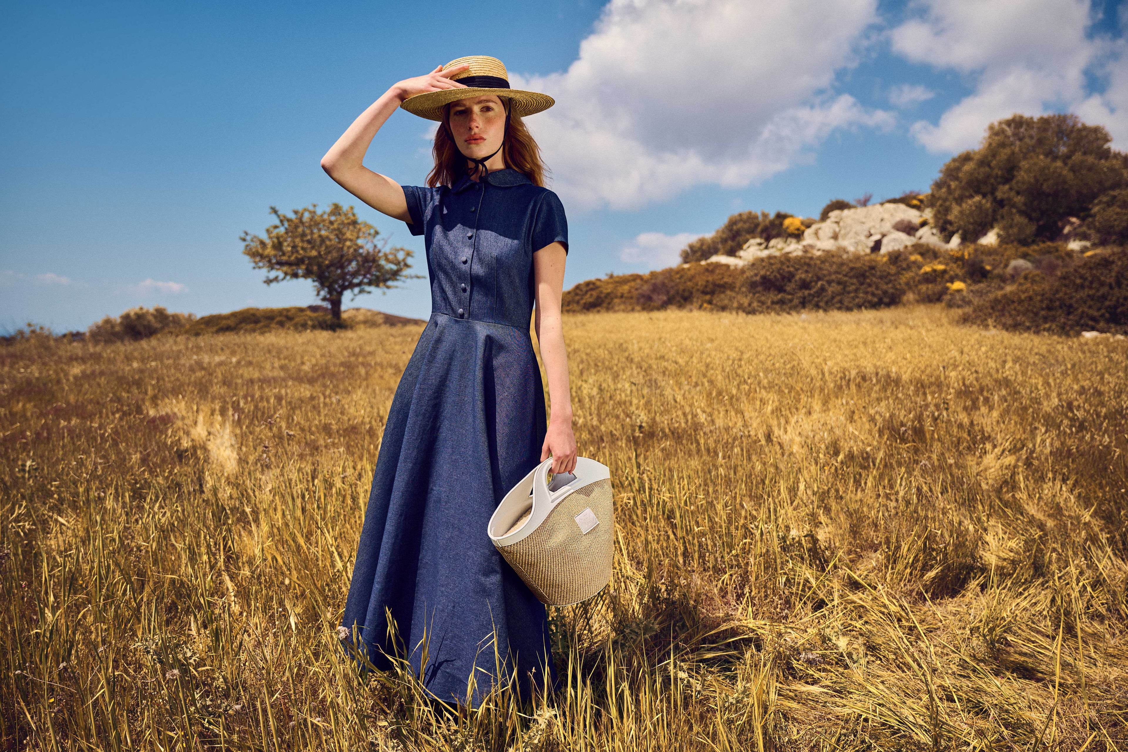 theholybag luxury γυναικεία τσάντα από ψάθα και δέρμα με αποσπώμενο λουρκι ώμου. Χειροποίητη στην Ελλάδα.