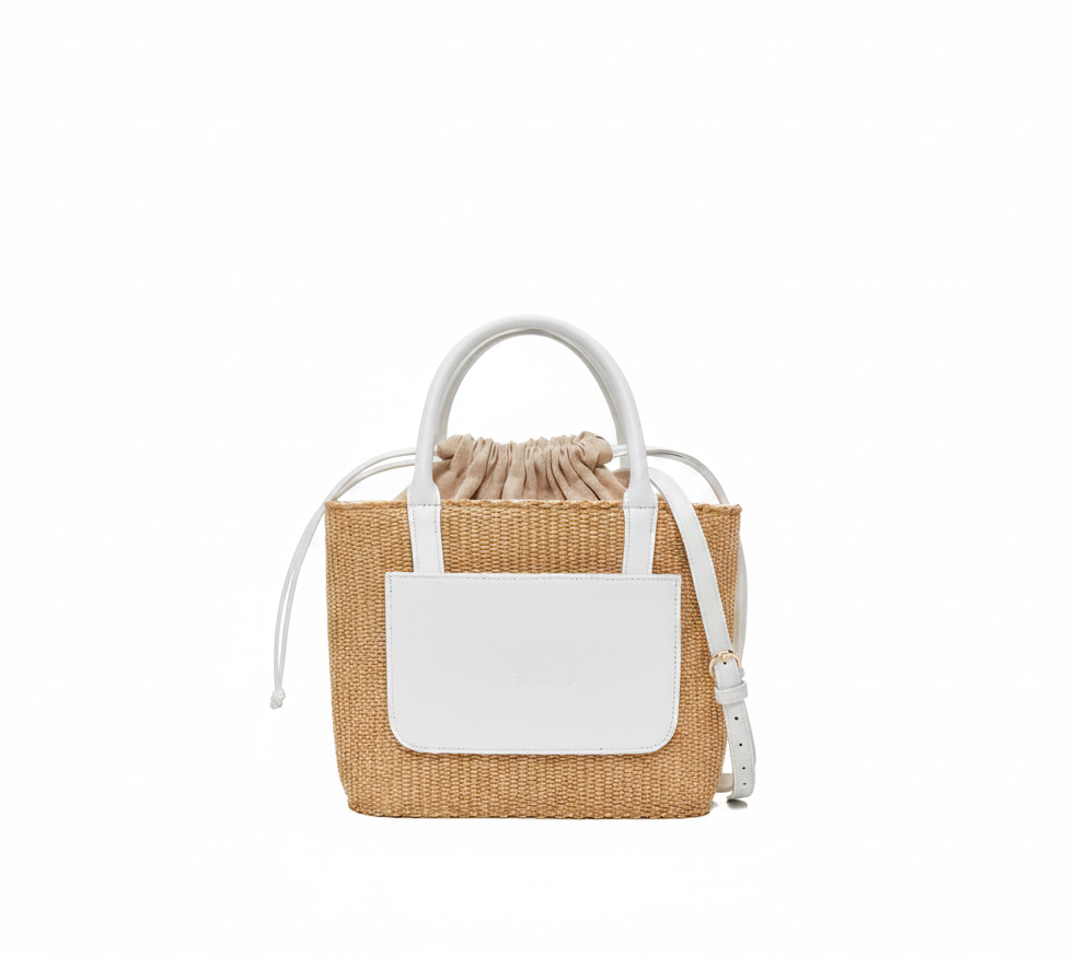 Bucket bag in natural color straw and white leather, a cotton drawstring pouch and leather outer pocket with magnetc closure, Theros. Theholybag
Καλάθι απο ψάθα σε φυσικό χρώμα με λευκό δέρμα, βαμβακερό πουγκί και εξωτερική τσέπη που κλείνει με μαγνήτη, Theros. The Holy Bag