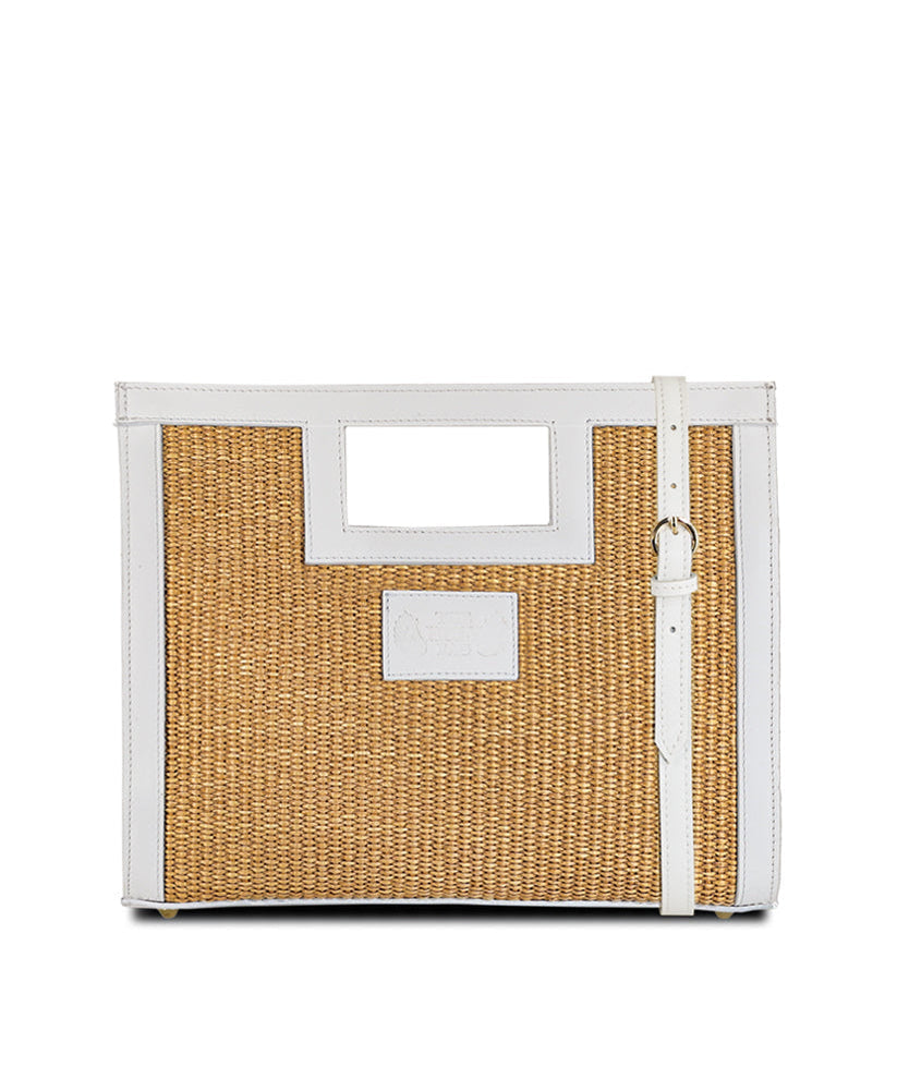 Square bag with square handle in straw and white leather, with inner pocket and a shoulder strap 
The Holy Bag
Τσάντα από ψάθα και λευκό δέρμα με τετράγωνη λαβή και αποσπώμενο λουράκι ώμου. The Holy Bag