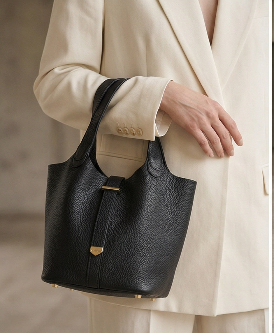 Mini slouchy leather shopper bag with metallic details The Holy Bag
Μίνι shopper τσάντα με μεταλλικές λεπτομέρειες The Holy Bag