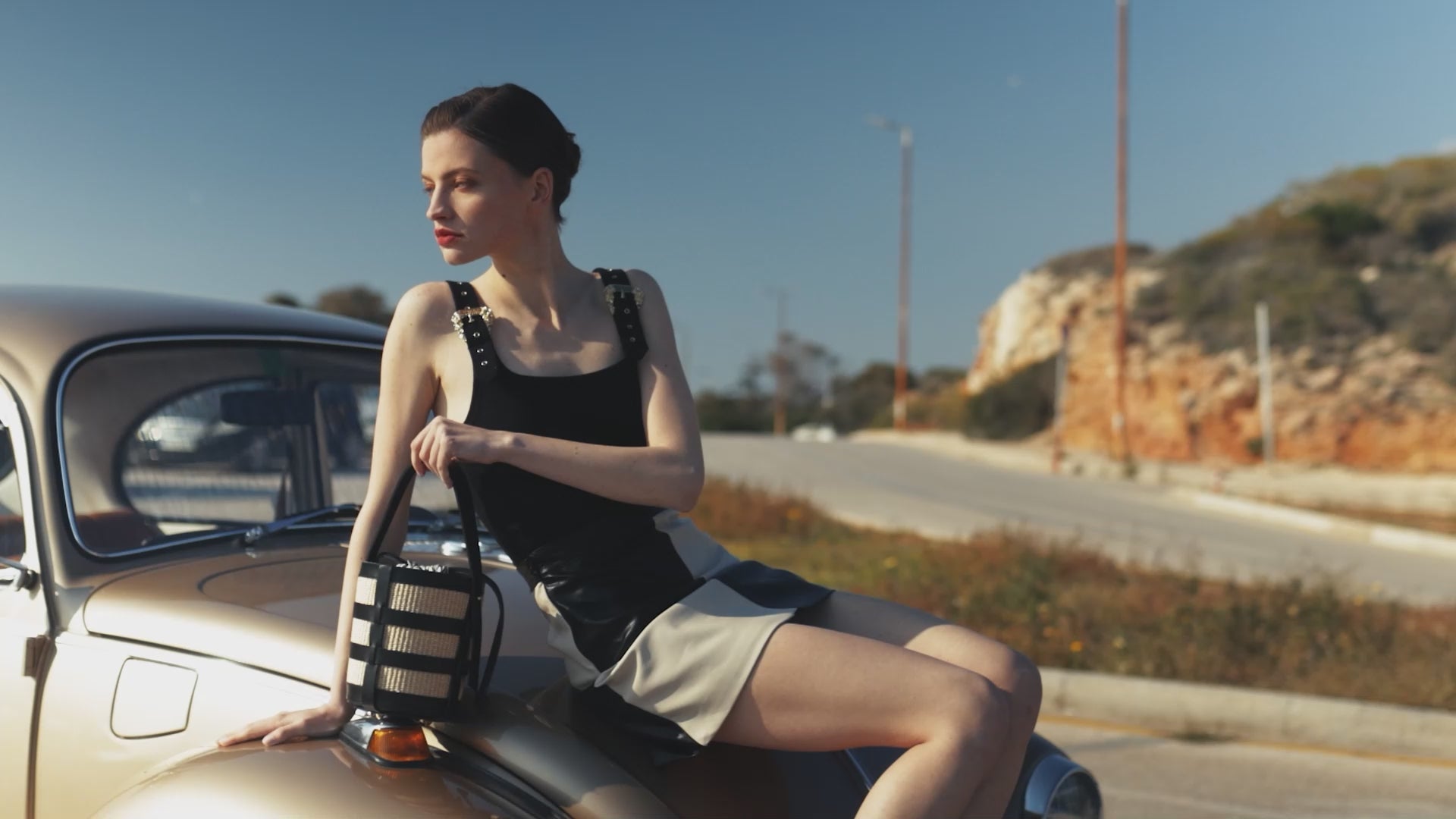 Structured bucket bag with top handle, Orion