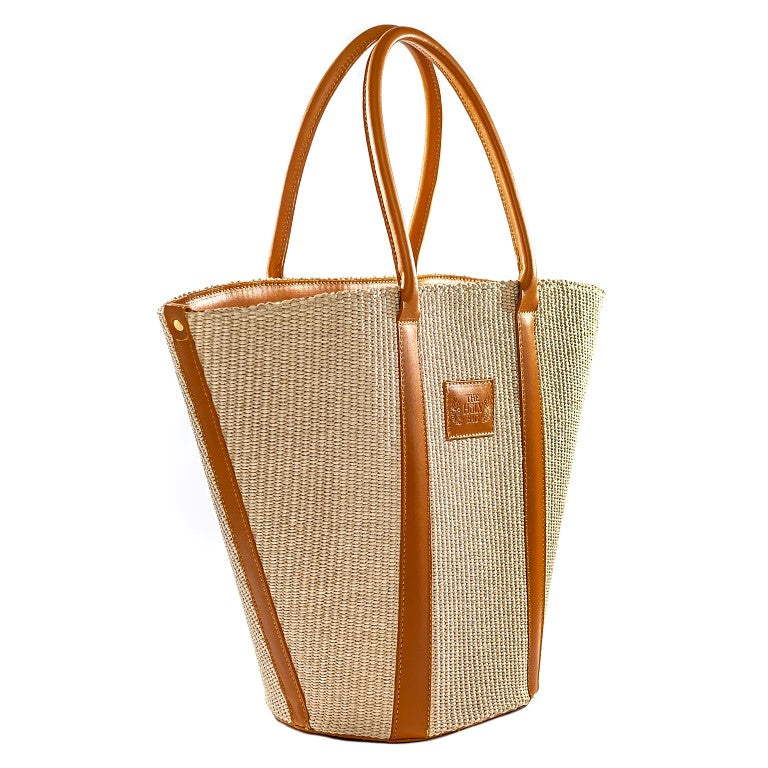 TheHolyBag Γυναικεία τσάντα ώμου από ψάθα σε φυσικό χρώμα, με δερμάτινες λεπτομέρειες σε ταμπά και εσωτερική τσέπη με φερμουάρ.