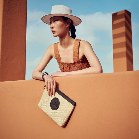 Avra Pouch